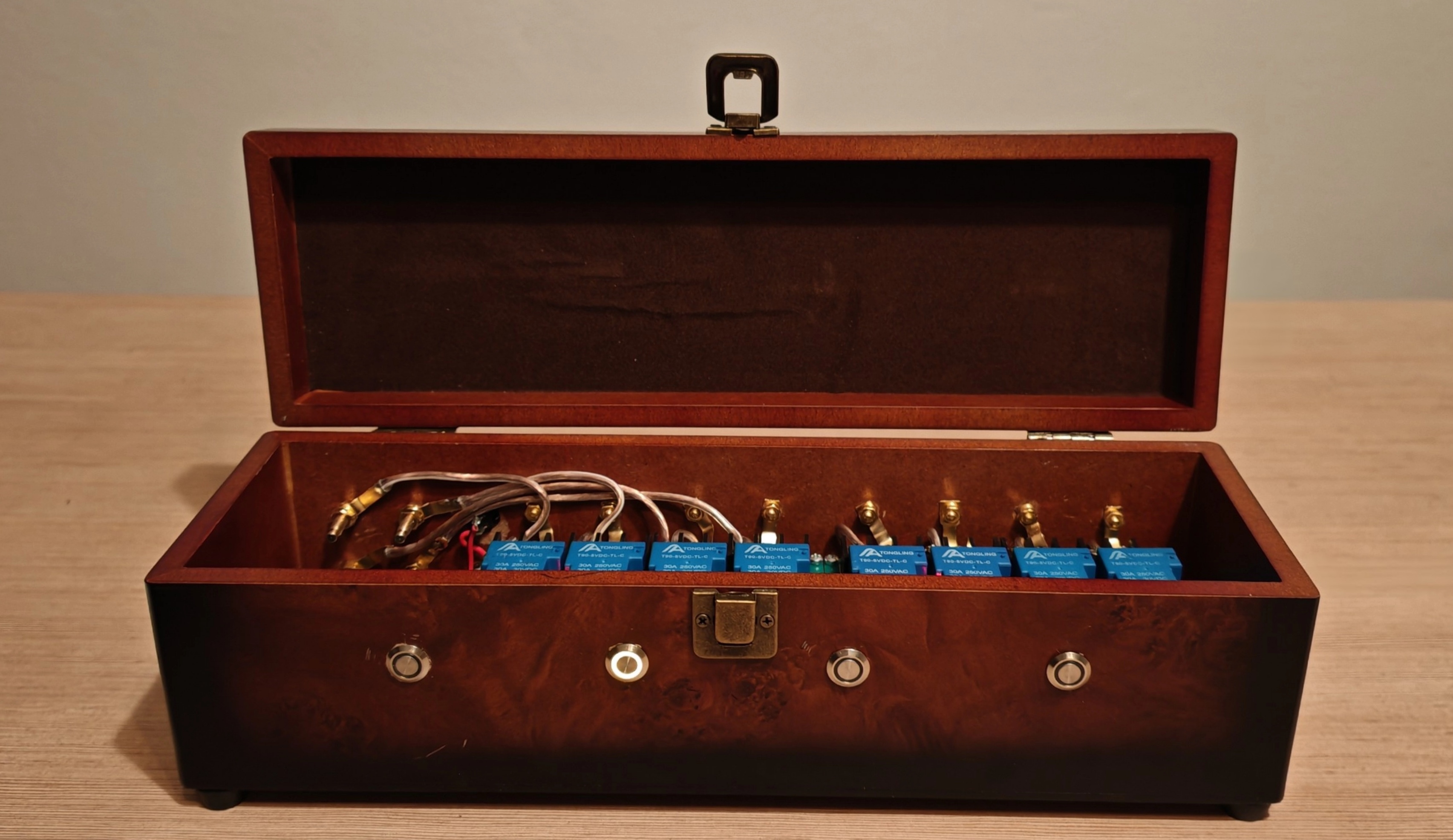 SpeakerSelectorFront